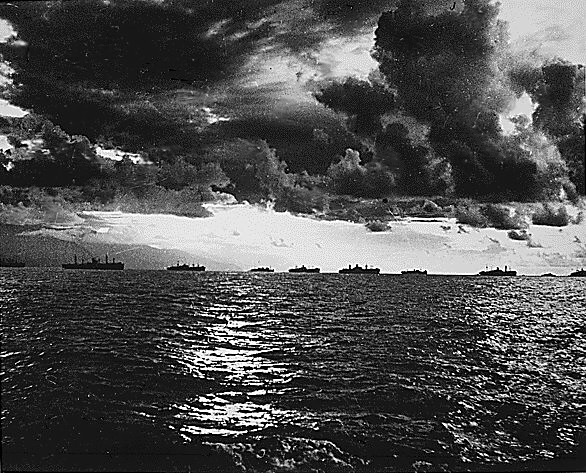 US_Armada_moving_towards_Leyte_Island